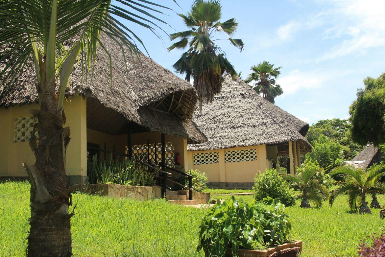 Coral Beach Resort Praia de Diani Exterior foto