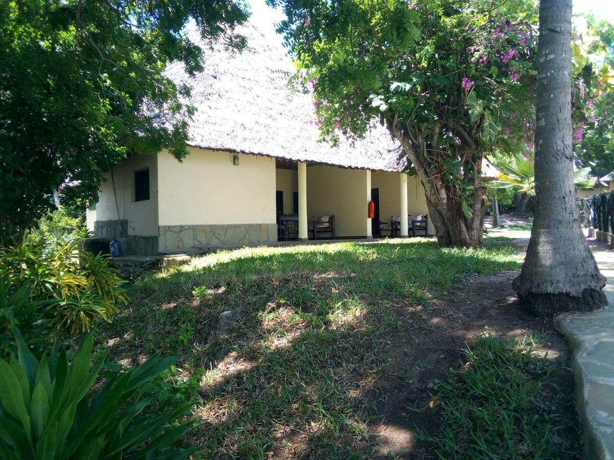 Coral Beach Resort Praia de Diani Exterior foto