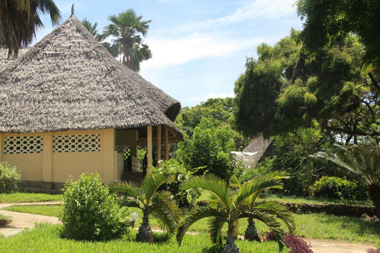 Coral Beach Resort Praia de Diani Exterior foto