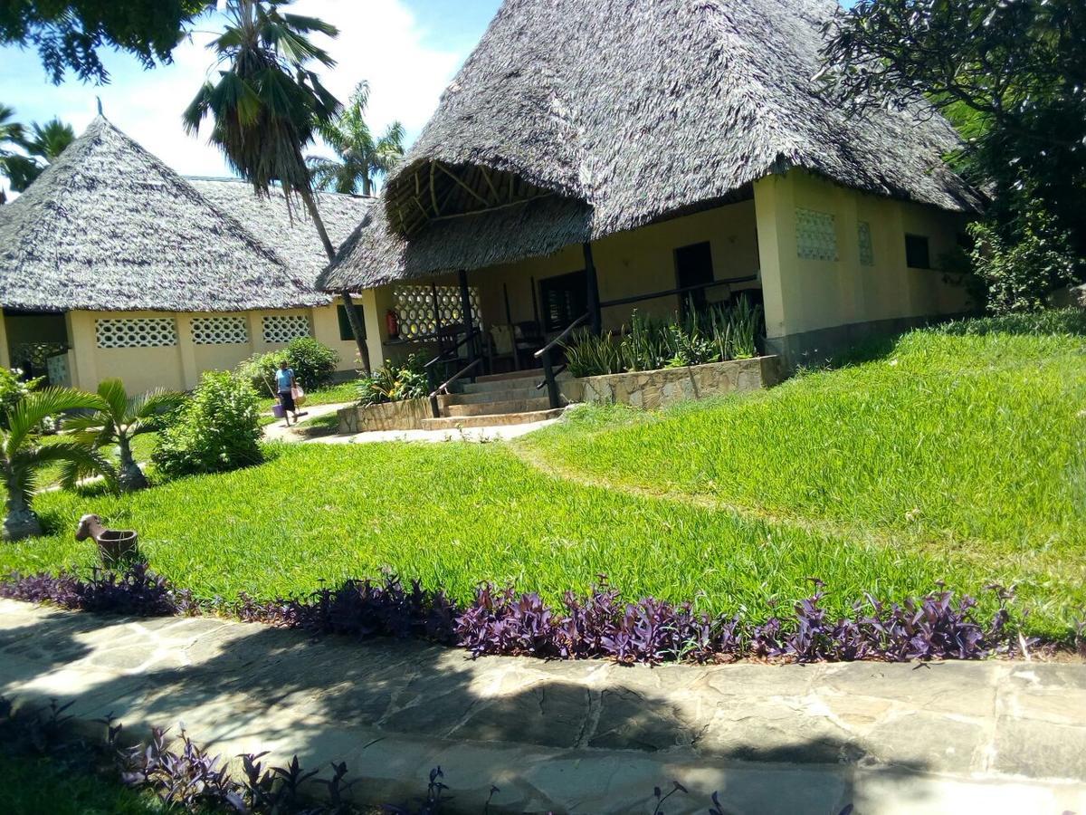 Coral Beach Resort Praia de Diani Exterior foto